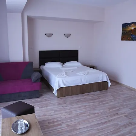 Vendégház Santorini De Inchiriat Mamaia Nord 3*